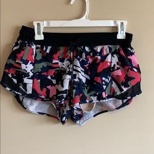 Lululemon Hotty Hot Shorts 2.5”